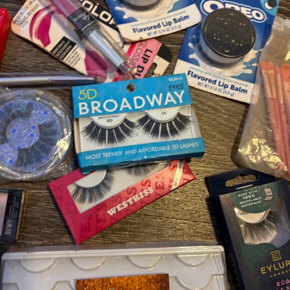 Mixed Lot of New Cosmetics and Eyelashes – 3D/5D Lash Bundle, Lip Gloss, Brushes - Picture 7 of 9